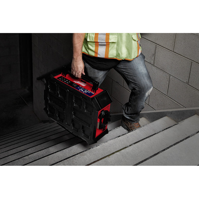 Radio + cargador M18™ PACKOUT™ 2950-20