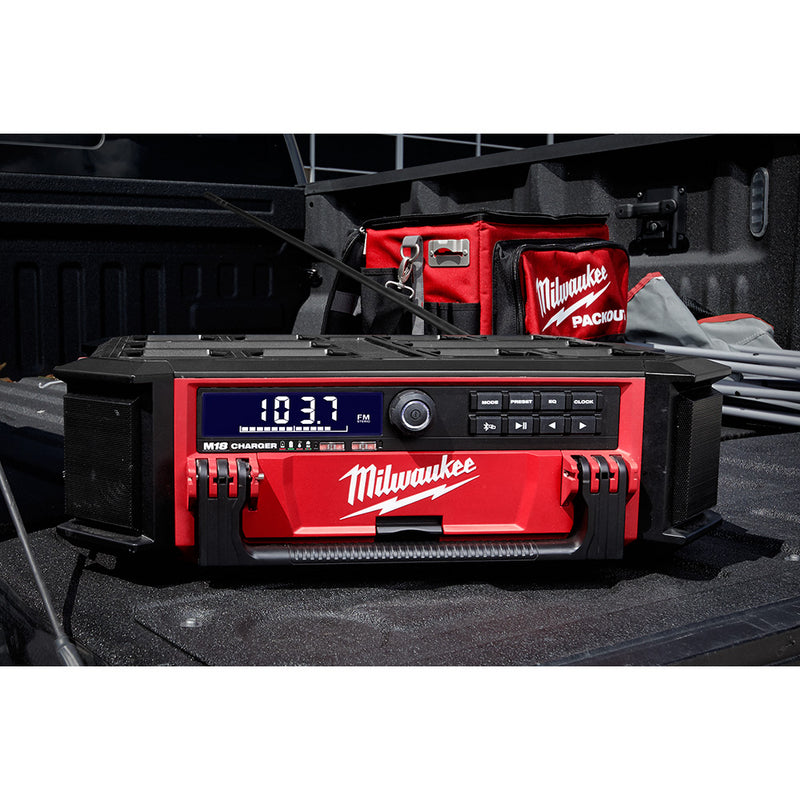 Radio + cargador M18™ PACKOUT™ 2950-20
